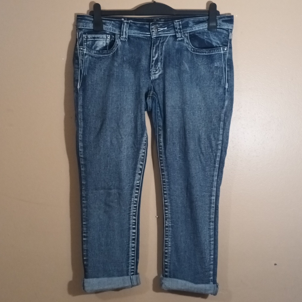 Women's Red Rivet Capri Jeans